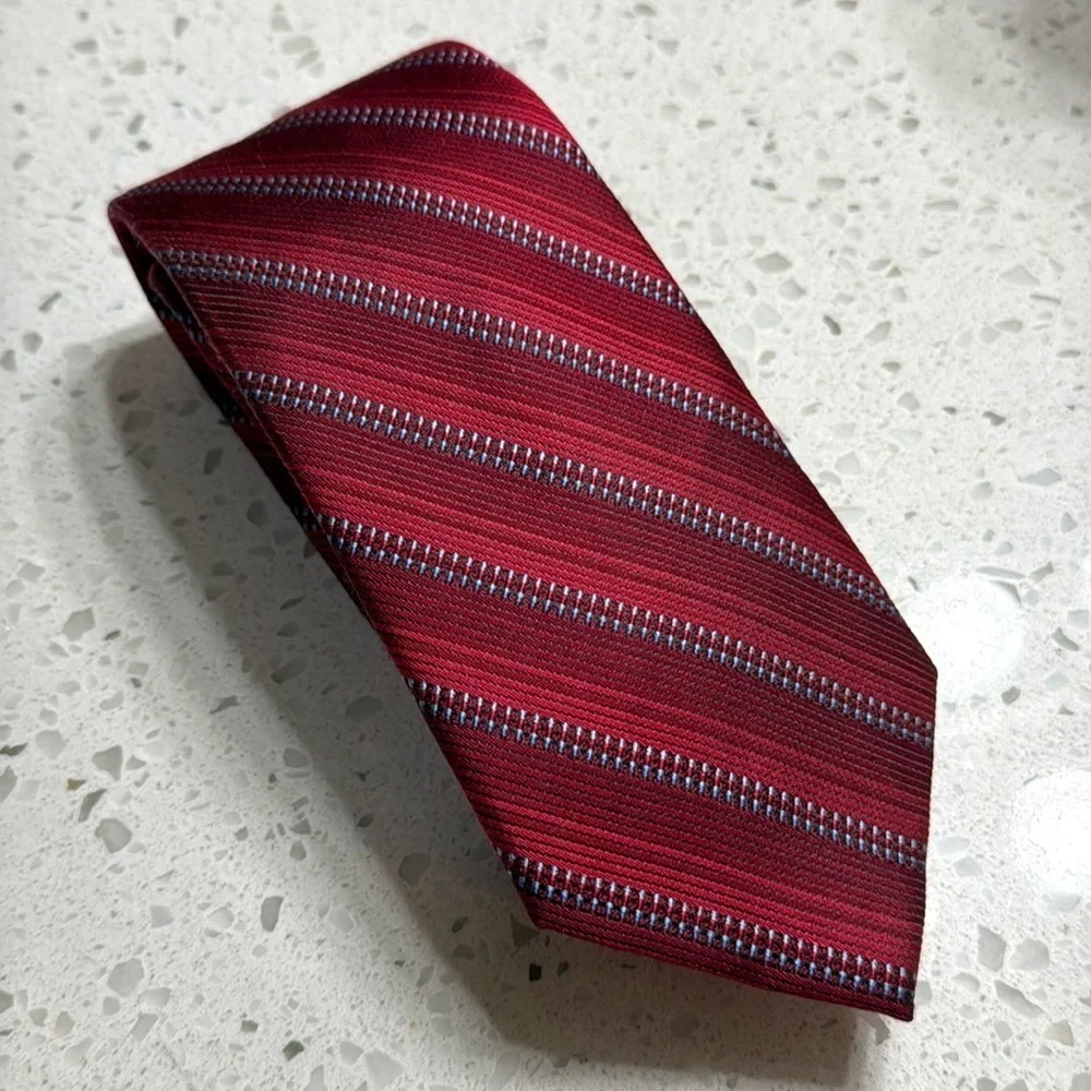 Enro Platinum Red/Blue striped silk tie Men’s length 62.5” ombré‎ stripe
